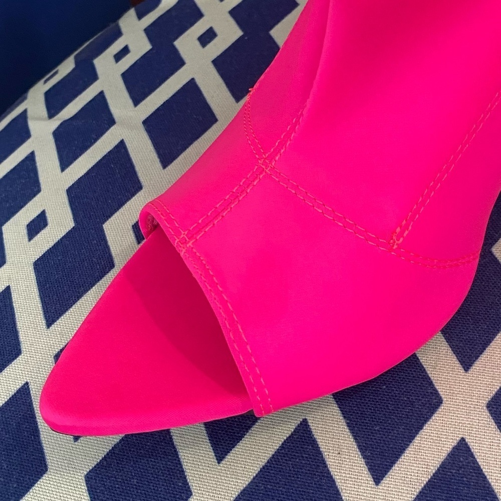 Neon pink pointy peep toe ankle bootie - Picture 3 of 7